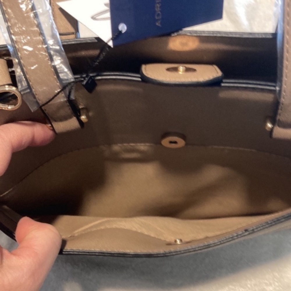 Adrienne Vittadini Francesca Luxury Weave Tote - Picture 12 of 13